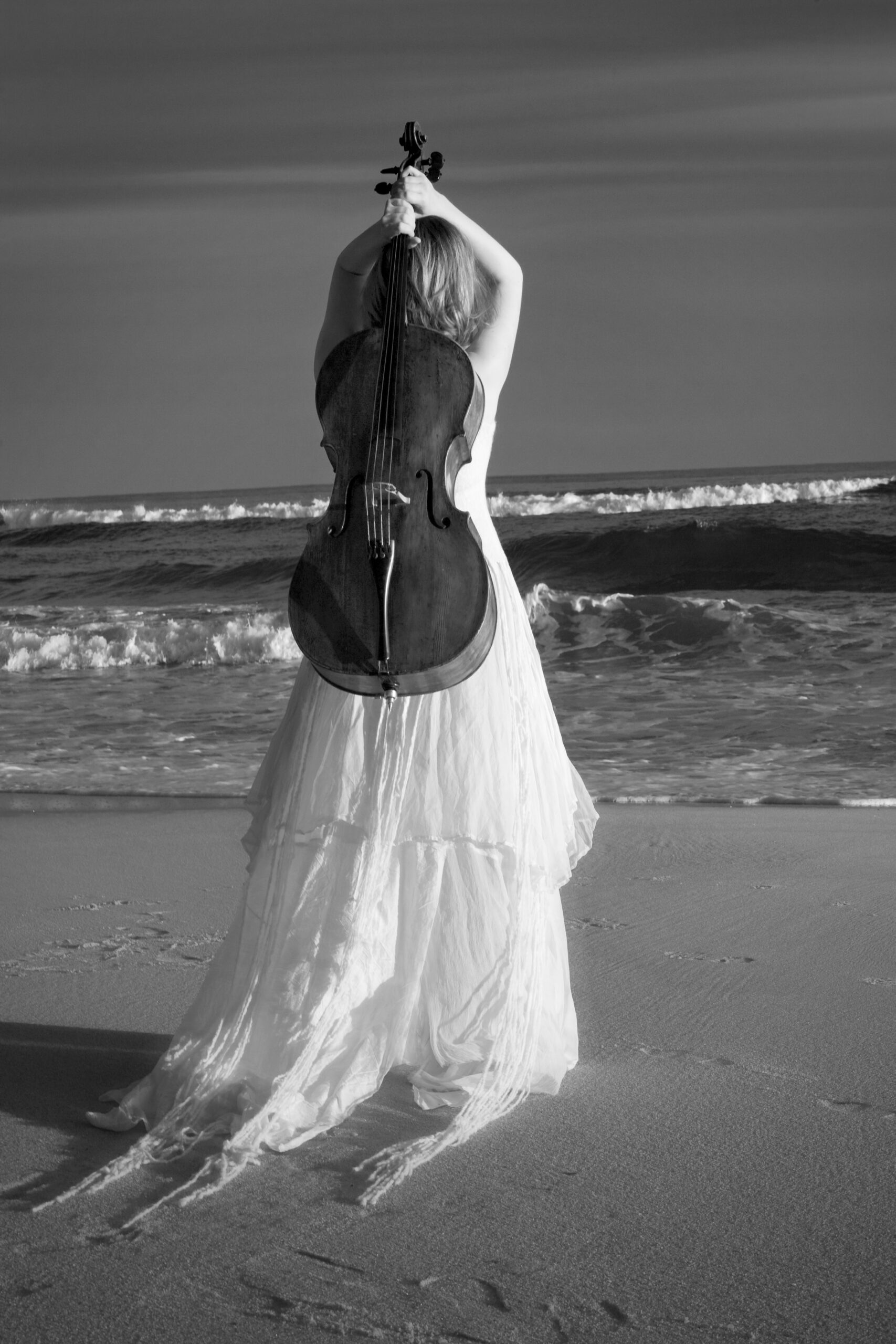 Sæunn Thorsteinsdóttir and her cello